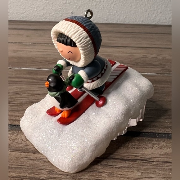 Hallmark NEW 2009 “Frosty Friends” Christmas Ornament 30th in the Series - Picture 4 of 10